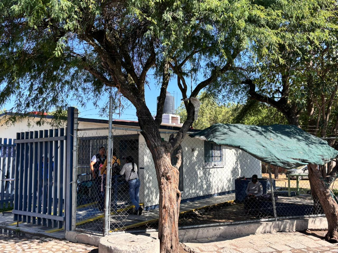 Exterior of a newly completed rural UMAPS primary-care clinic building in Atarjea, Guanajuato, Mexico